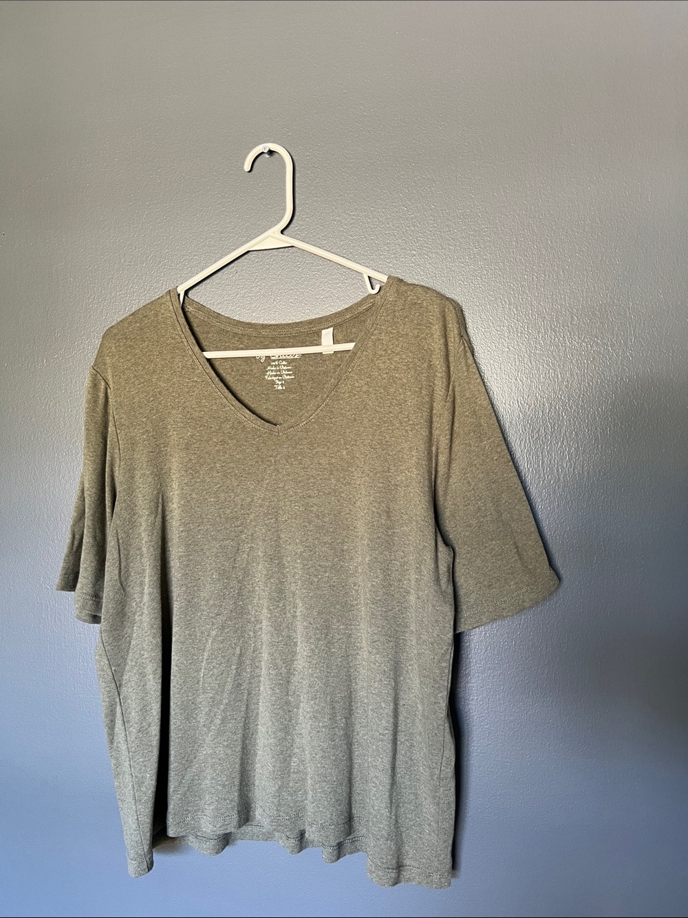 Chico’s Women’s Size 3 XL Gray V-Neck 100% Cotton Short Sleeve T-Shirt